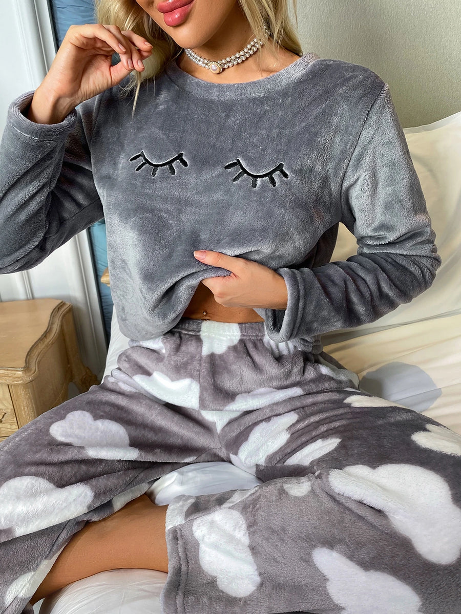 Conjunto de Pijama/Pijama de Flanela com Bordado de Cílios e Padrão de Nuvens, Temporada de Férias