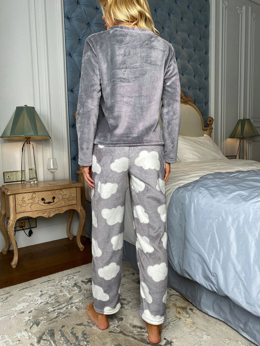 Conjunto de Pijama/Pijama de Flanela com Bordado de Cílios e Padrão de Nuvens, Temporada de Férias