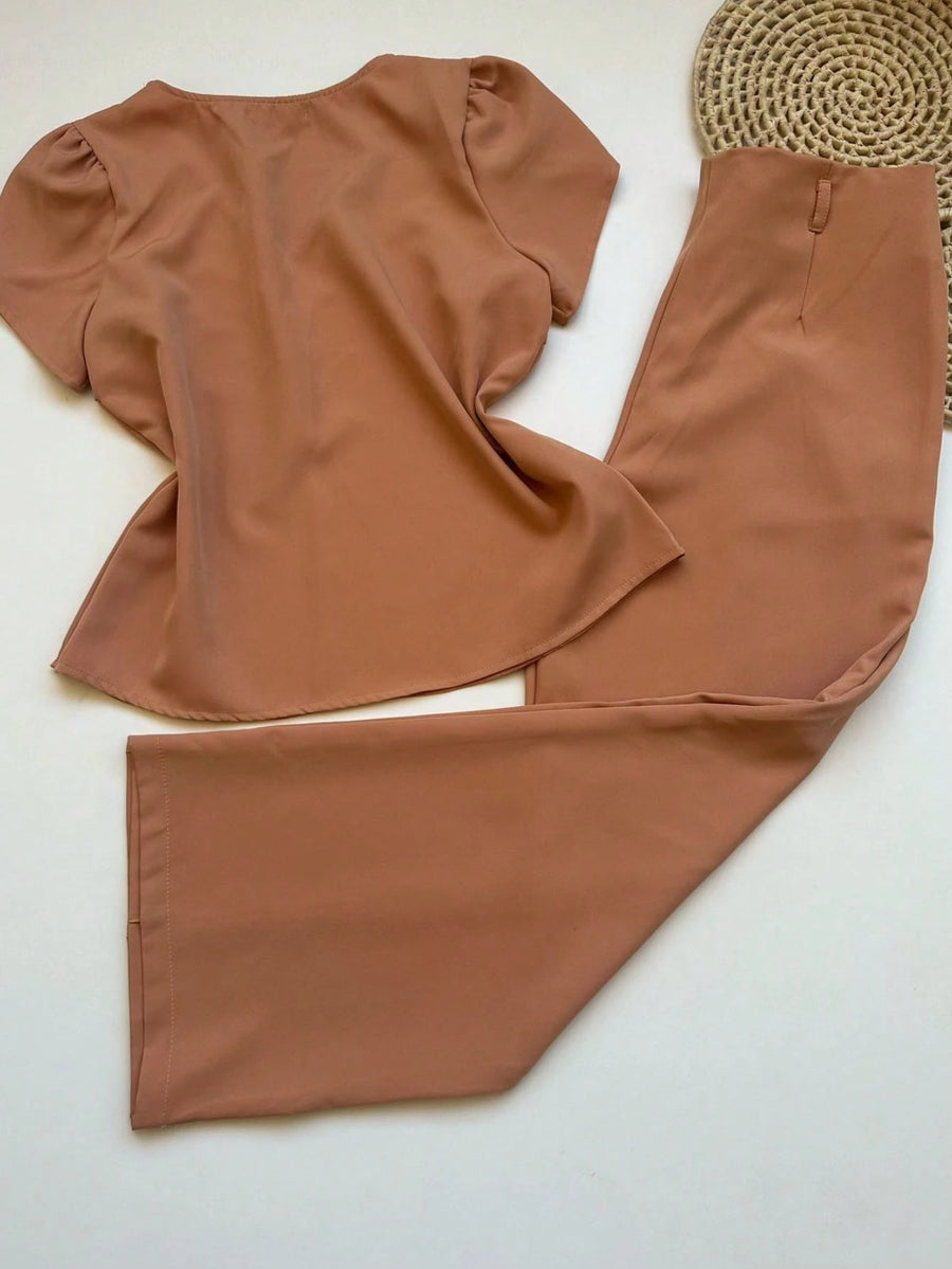 Conjunto Alfaiataria Feminino Blusa Manga curta com Calça Reta Largas