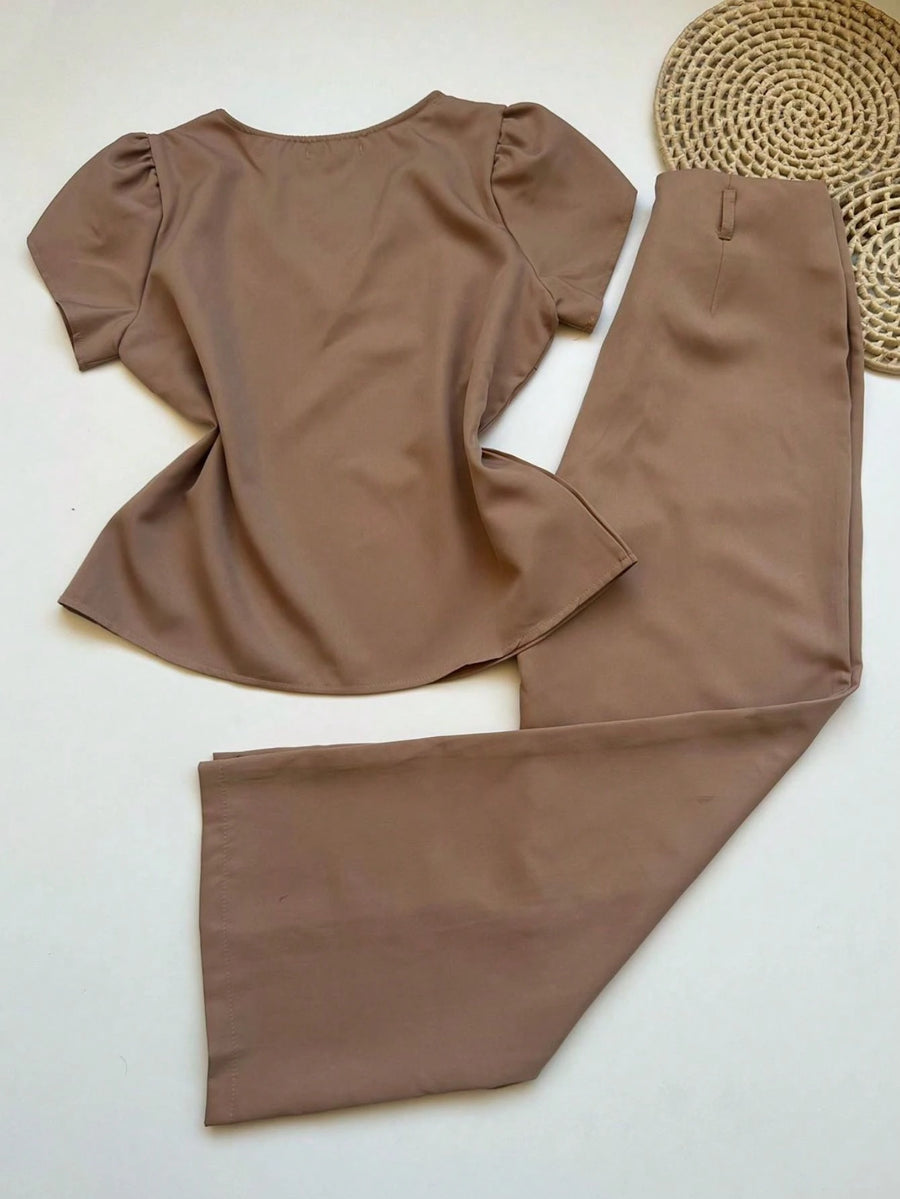 Conjunto Alfaiataria Feminino Blusa Manga curta com Calça Reta Largas