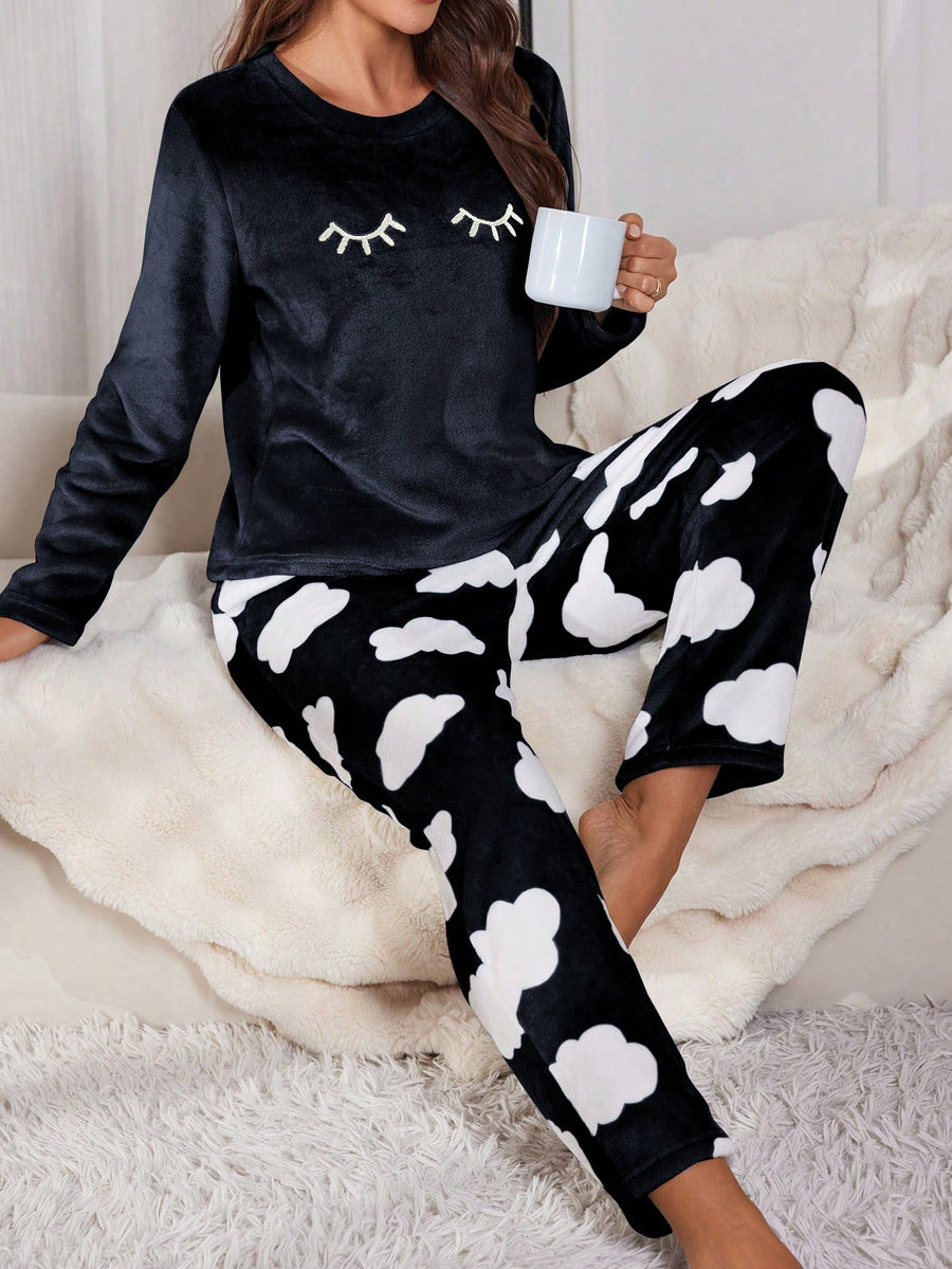Conjunto de Pijama/Pijama de Flanela com Bordado de Cílios e Padrão de Nuvens, Temporada de Férias