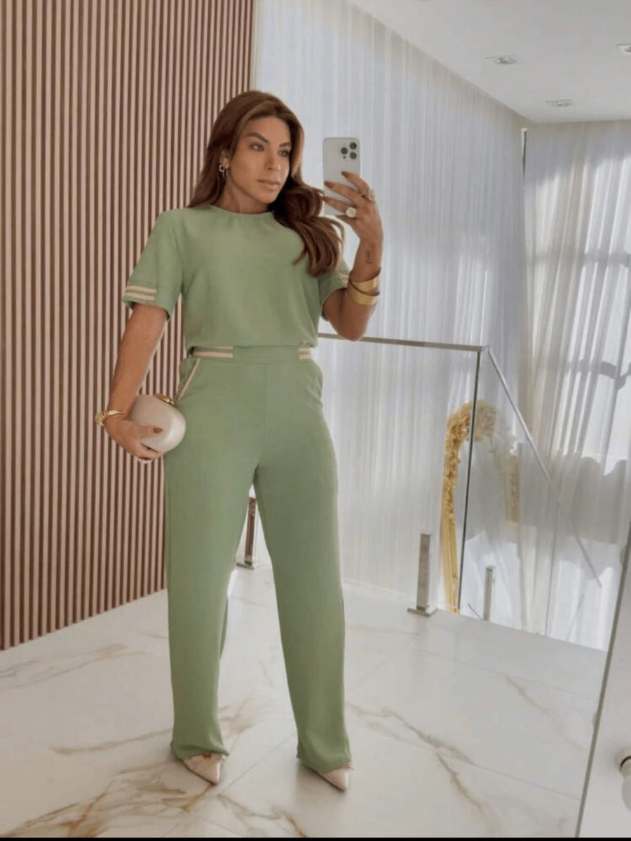 CONJUNTO FEMININO EM ALFAIARIA TECIDO DUNA QUE NÃO AMASSA