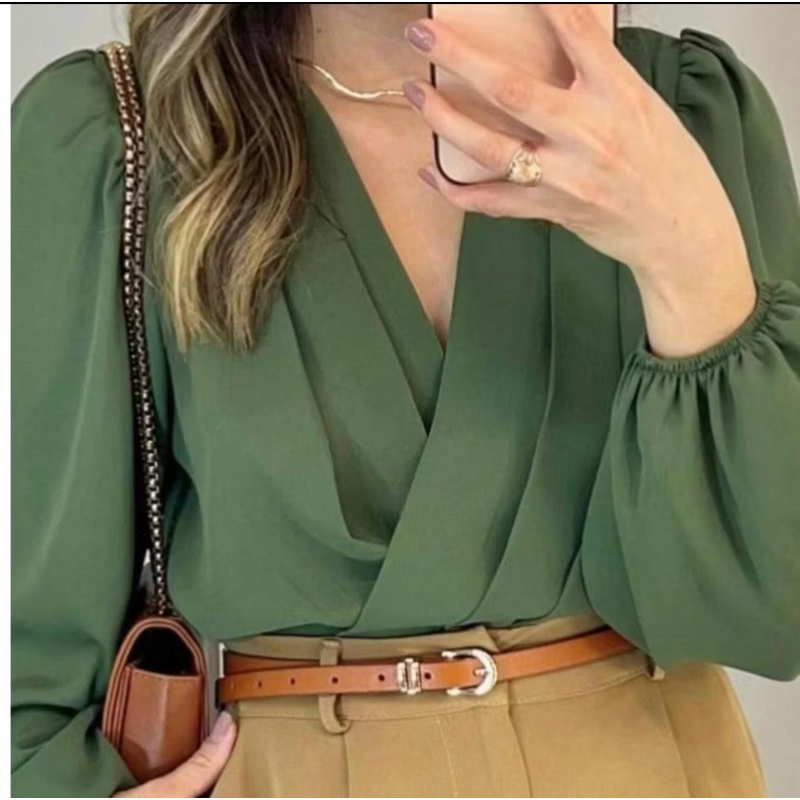Blusa Feminina Manga Longa Decotada Transpassada Corte V Elegante no Punho e Cintura.