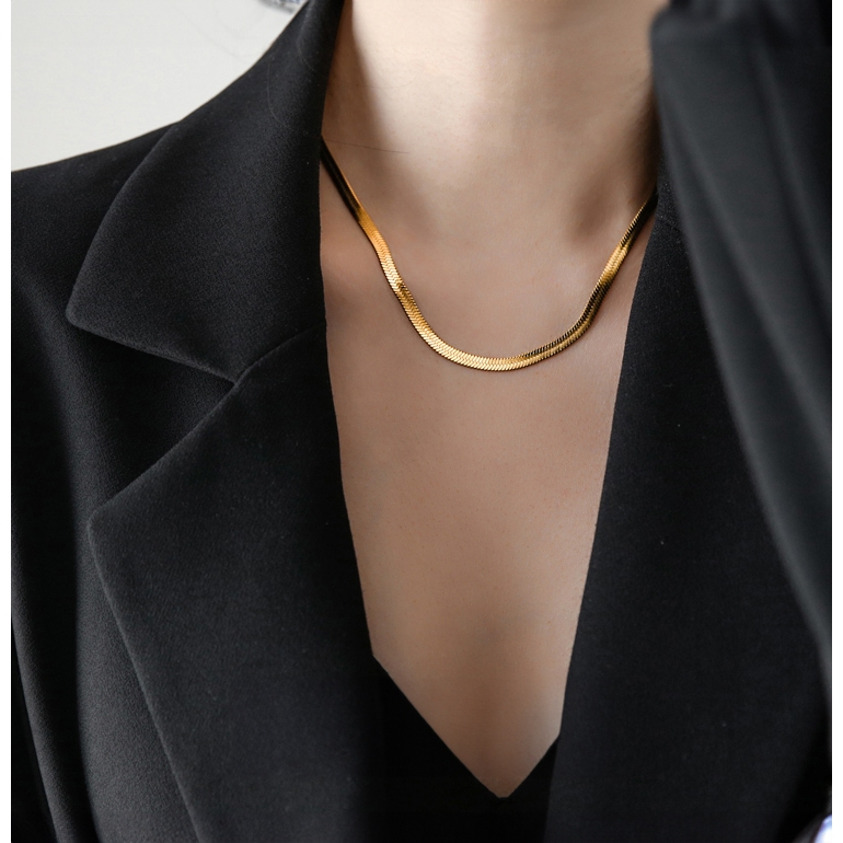 Conjunto Feminino Colar de Osso de Cobra Laminado e Pulseira Corrente Banhados a Ouro 18k Elegância