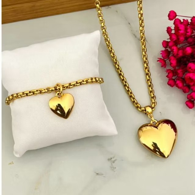 Conjunto colar e puseira feminino com pingente coração banhado a ouro 18K
