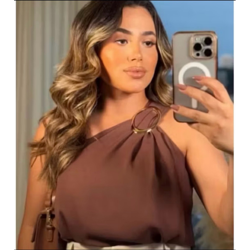 Blusa Feminina Decote de Um Obro Só Manga Mula Com Fivela Casual Básica Moda.