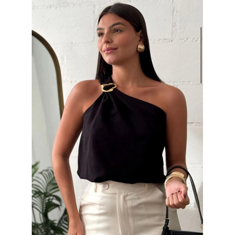 Blusa Feminina Decote de Um Obro Só Manga Mula Com Fivela Casual Básica Moda.