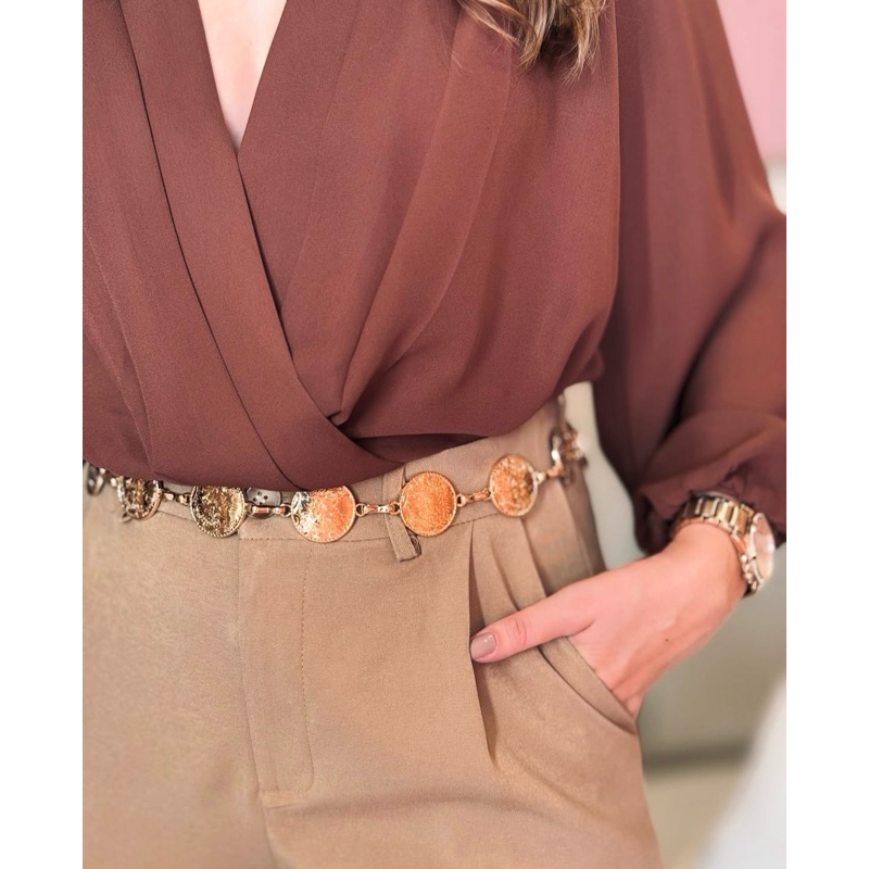Blusa Feminina Manga Longa Decotada Transpassada Corte V Elegante no Punho e Cintura.