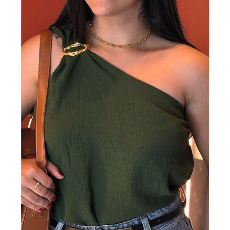 Blusa Feminina Decote de Um Obro Só Manga Mula Com Fivela Casual Básica Moda.