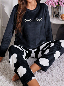 Conjunto de Pijama/Pijama de Flanela com Bordado de Cílios e Padrão de Nuvens, Temporada de Férias